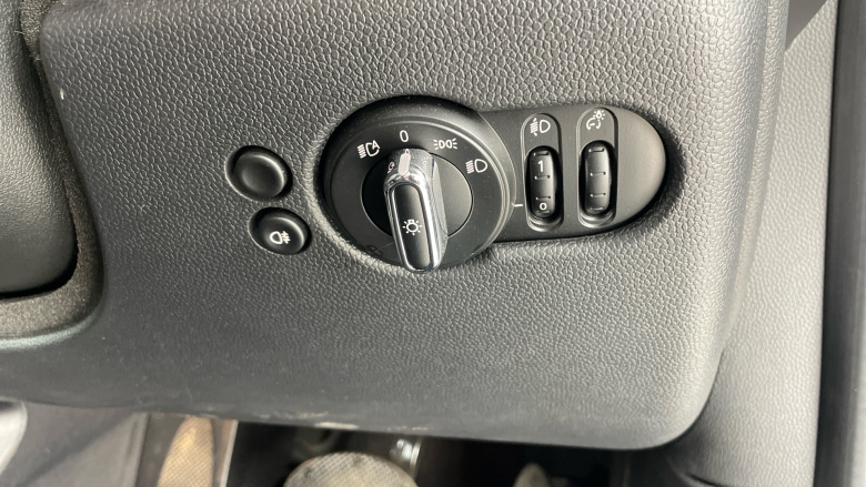 MINI Hatchback 1.5 Cooper Classic 3dr Auto Petrol Hatchback